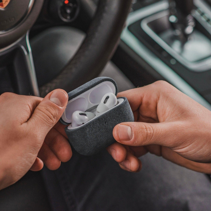 AirPods (3rd generation) Alcantara Case - Space Grey, Afbeelding 3
