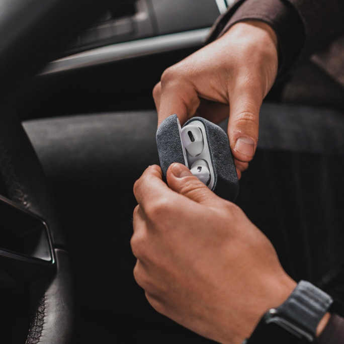 AirPods (3rd generation) Alcantara Case - Space Grey, Afbeelding 5