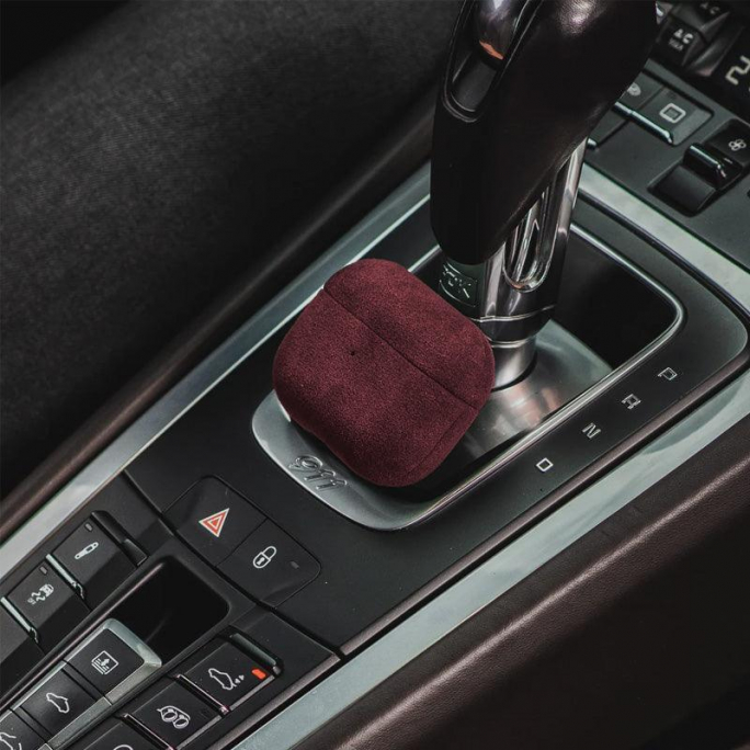 AirPods (3rd generation) Alcantara Case - Wine Red, Afbeelding 3