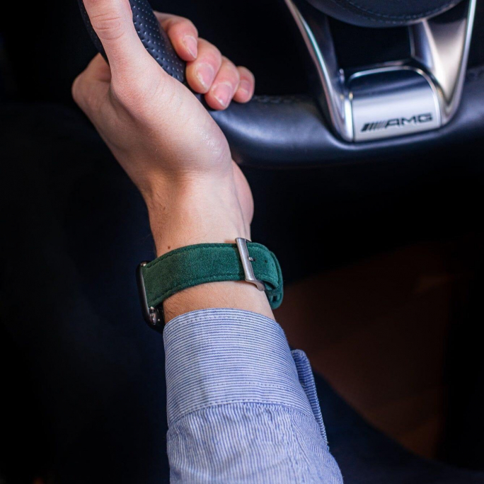 Alcantara Apple Watch Band With Buckle - Midnight Green - 42/44/45/46mm & Ultra (49mm) - Christmas Edition, 50€, Afbeelding 4 Alcantara Apple Watch Band With Buckle - Midnight Green - 42/44/45/46mm & Ultra (49mm) - Christmas Edition, Afbeelding 4