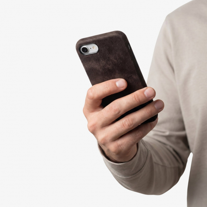 iPhone 16e - Alcantara Case - Chocolate Brown, 69€, Image 3 iPhone 16e - Alcantara Case - Chocolate Brown, Image 3